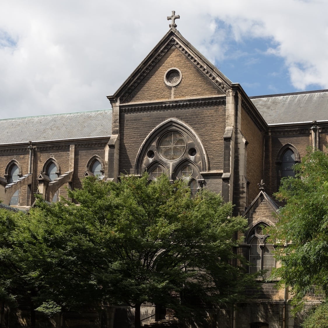 Cette église fermée depuis 20 ans va devenir une salle d'escalade et un café gothique à Lyon eglise-saint-bernard-lyon-salle-escalade-cafe-goth