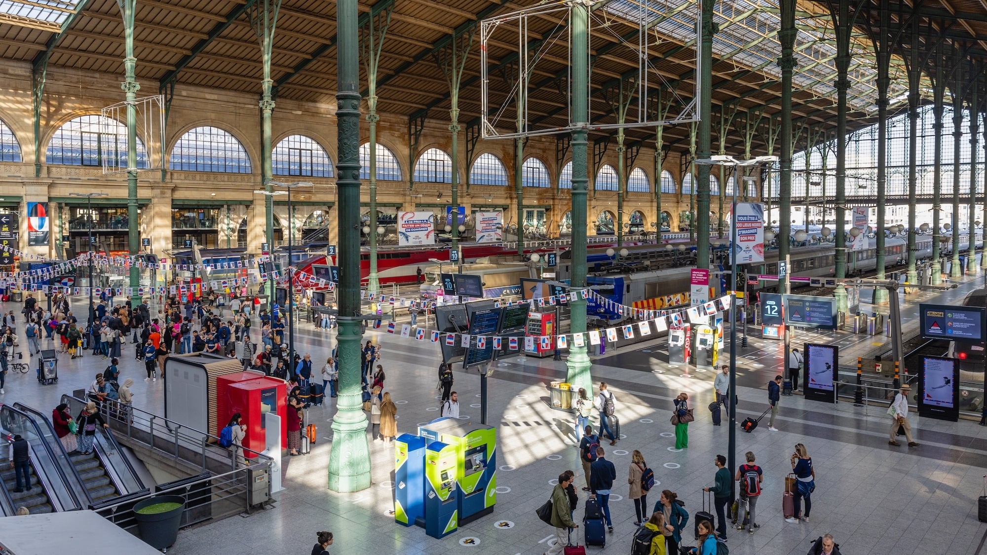 Végétalisation, nouveau hall… À quoi ressemblera la gare du Nord en 2029 ? shutterstock-2399846975