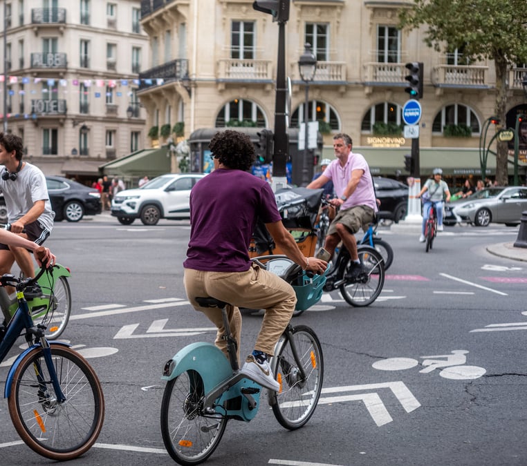 velo-paris-rue-piste-cyclable-velib-electrique-nor