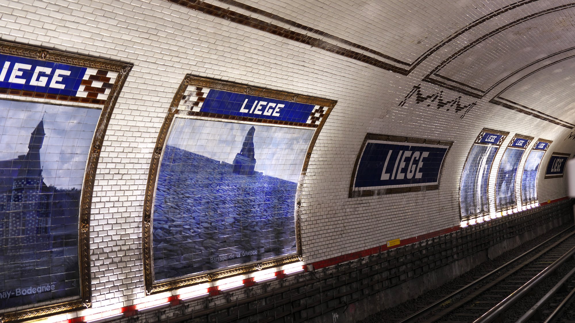 etro-liege-paris-station-mosaique-decors-rail-lign