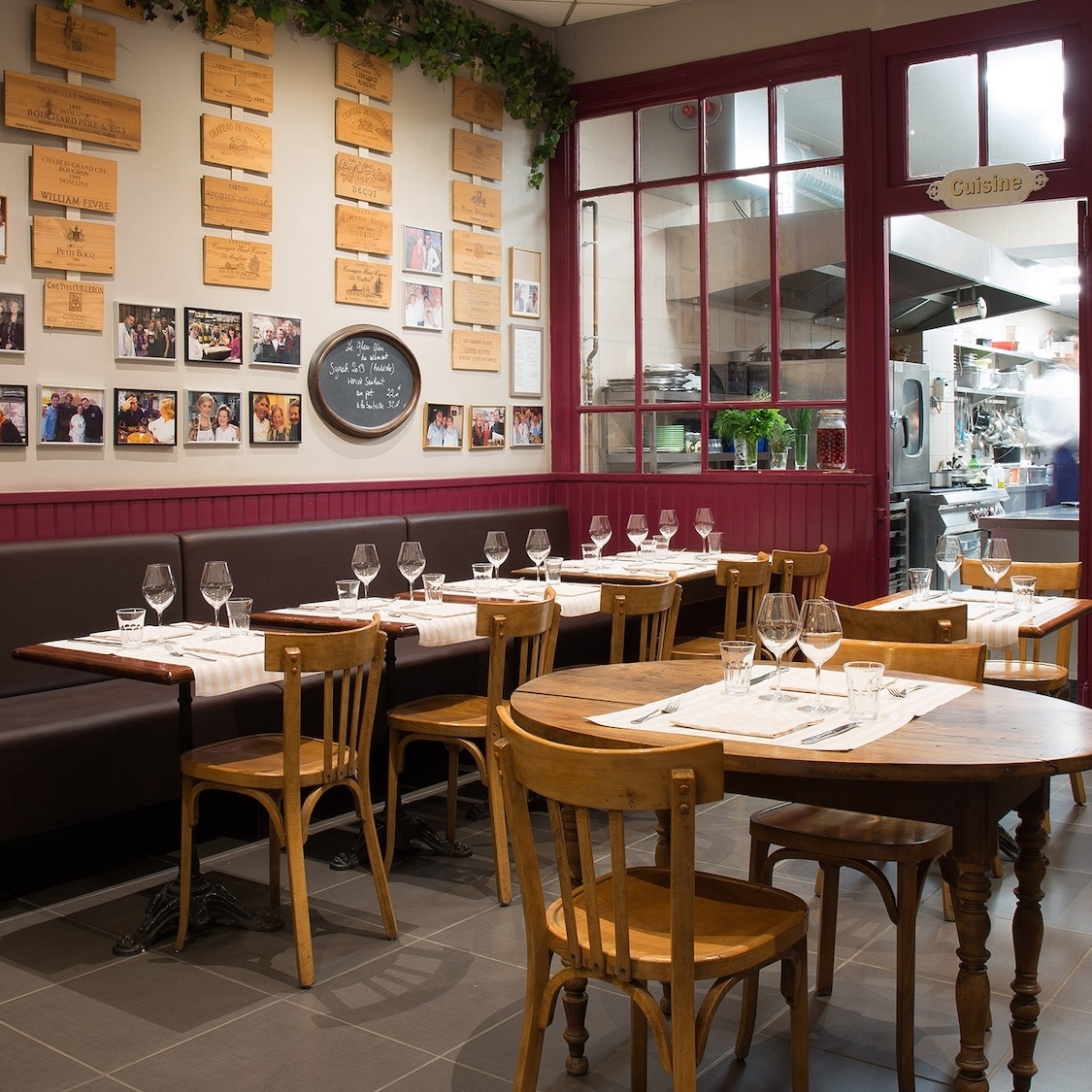 Ce célèbre bouchon lyonnais vient d'obtenir une récompense prestigieuse restaurant-bouchon-cafe-du-peintre-lyon