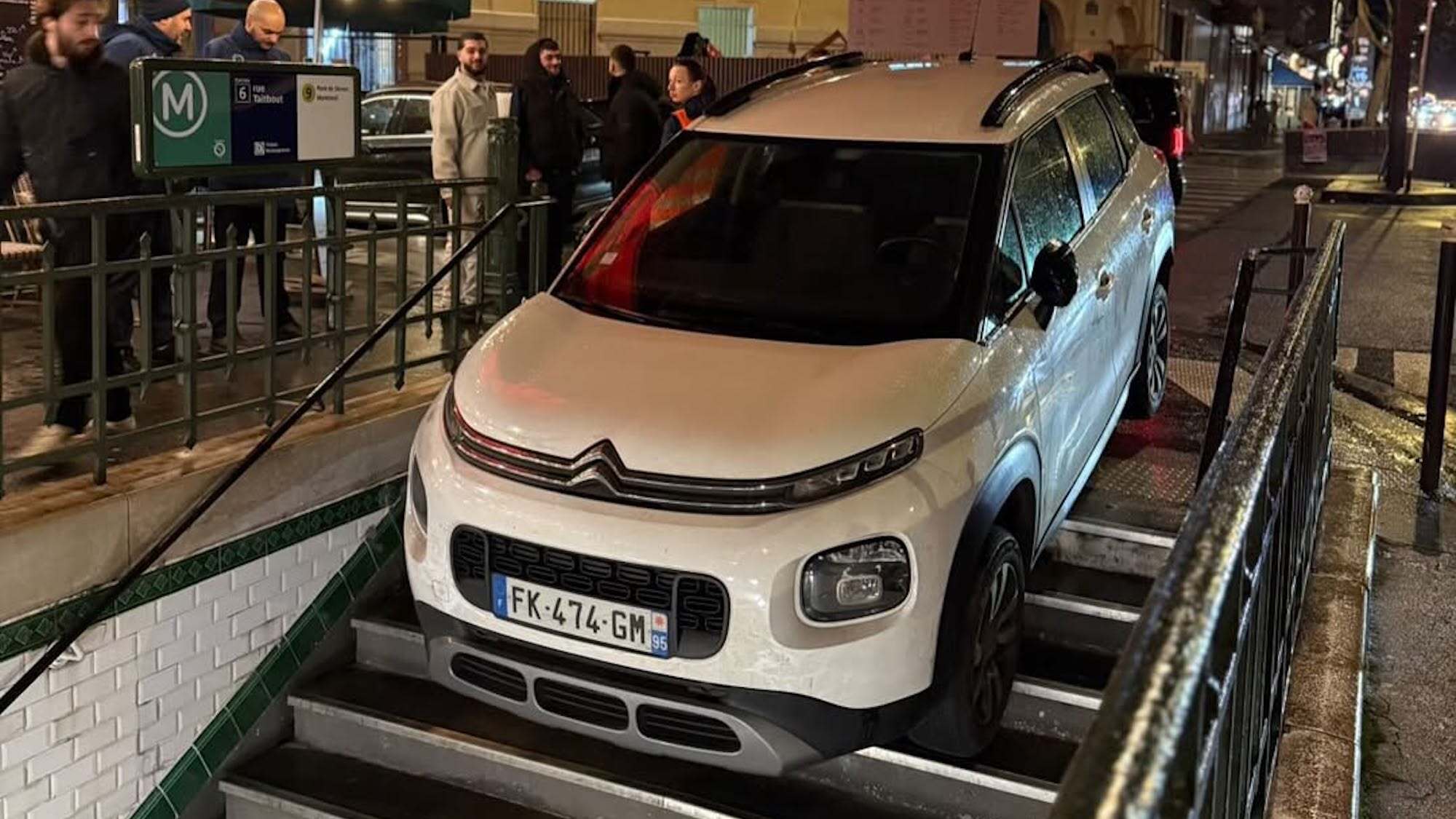 voiture-metro-chausse-dantin-le-bonbon-paris