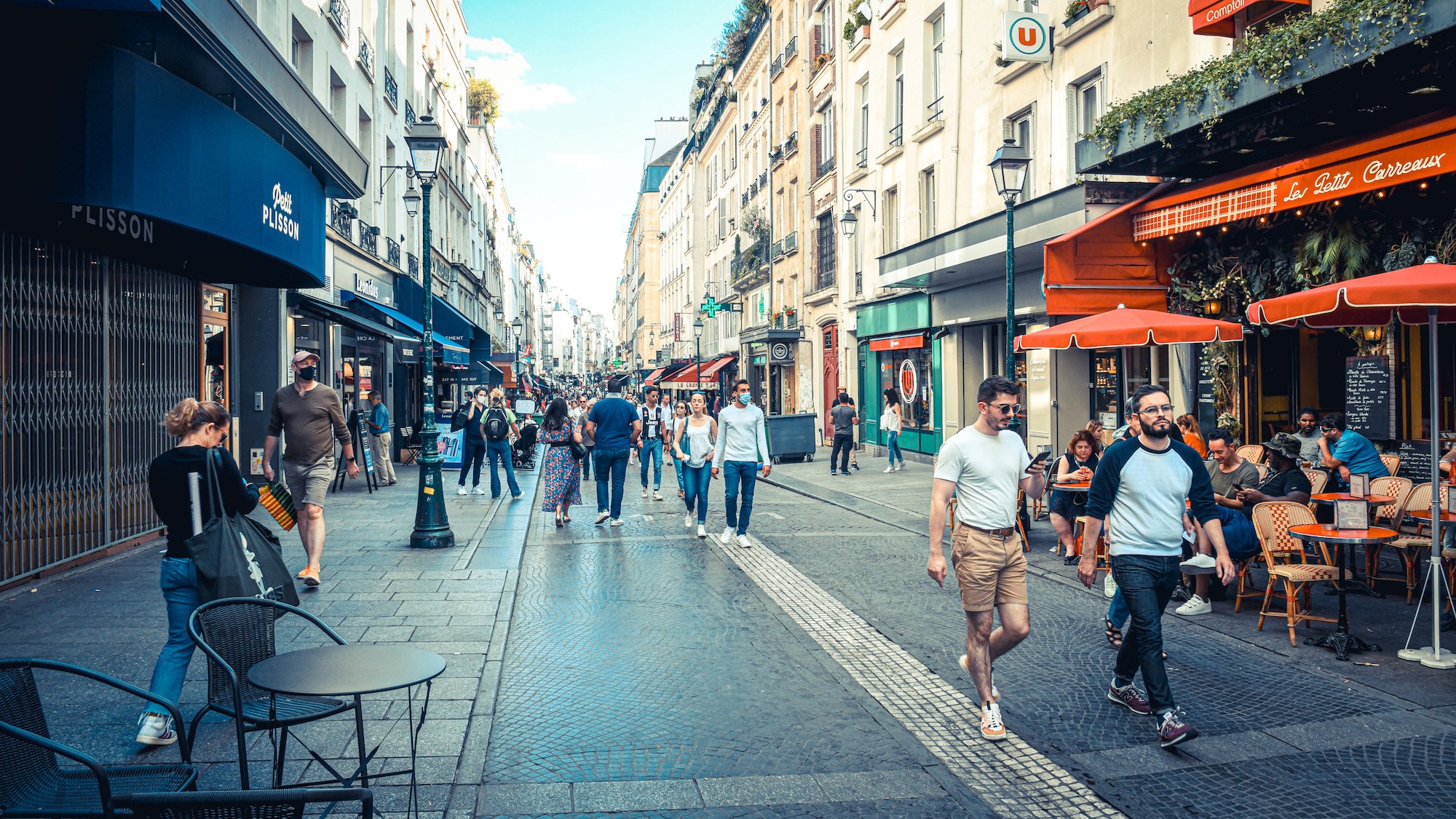 rue-pietonne-parisiens-paris-le-bonbon