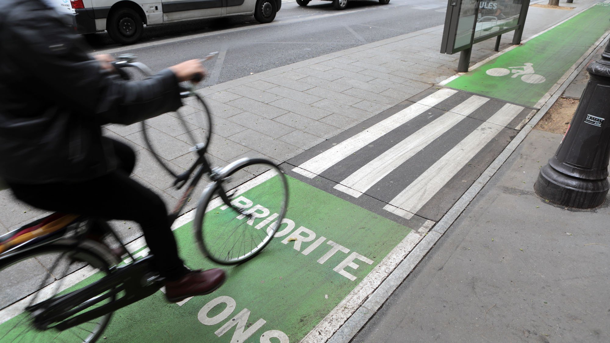 piste-cyclable-velo-boulevard-magenta-paris-verte-