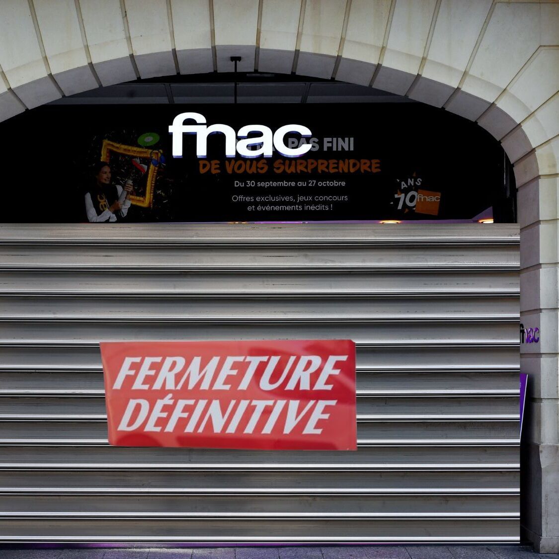 fnac-champs-elyse-es-fermeture-definitive-rideau-f