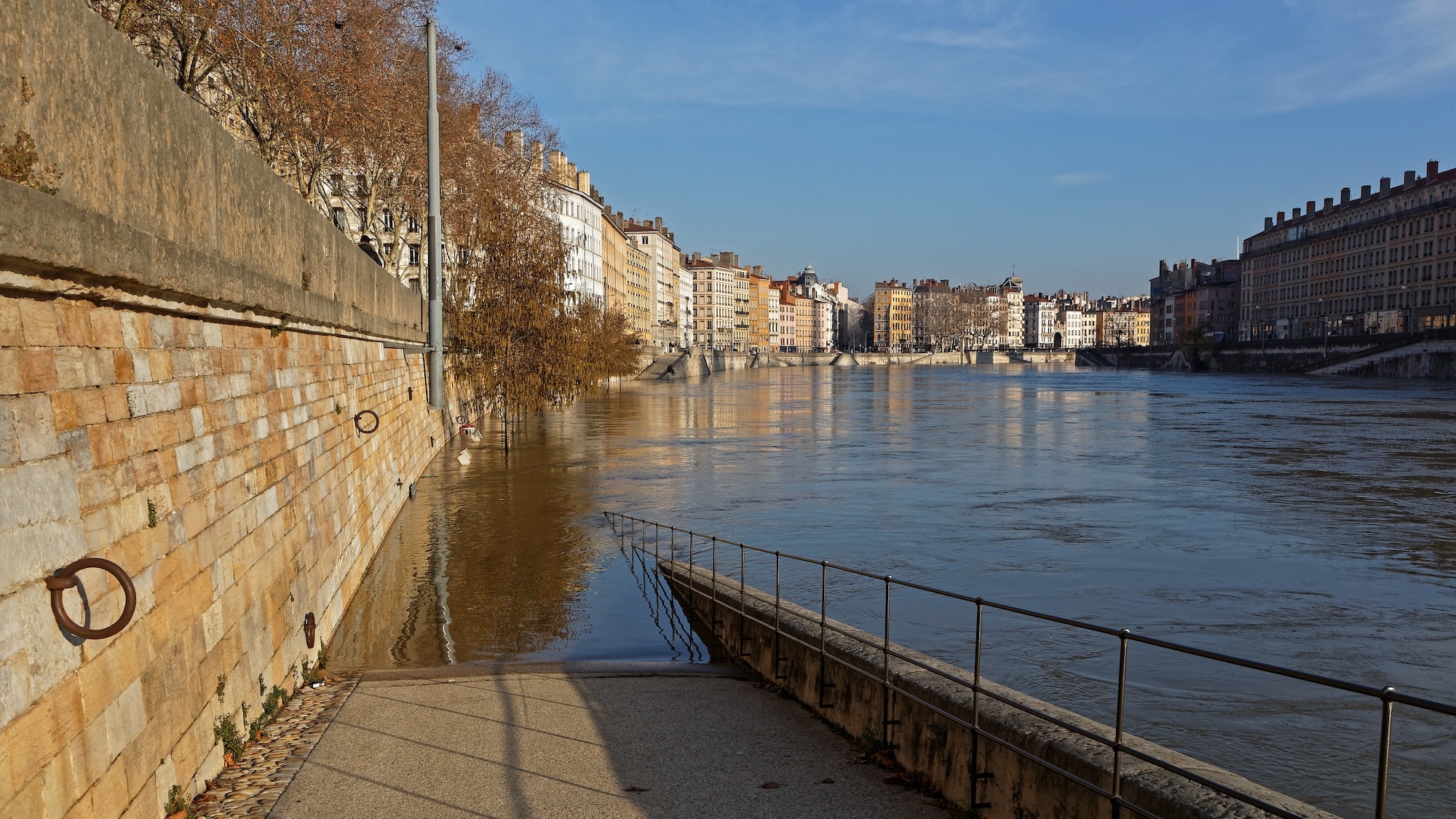 lyon-saone-deborde-crue