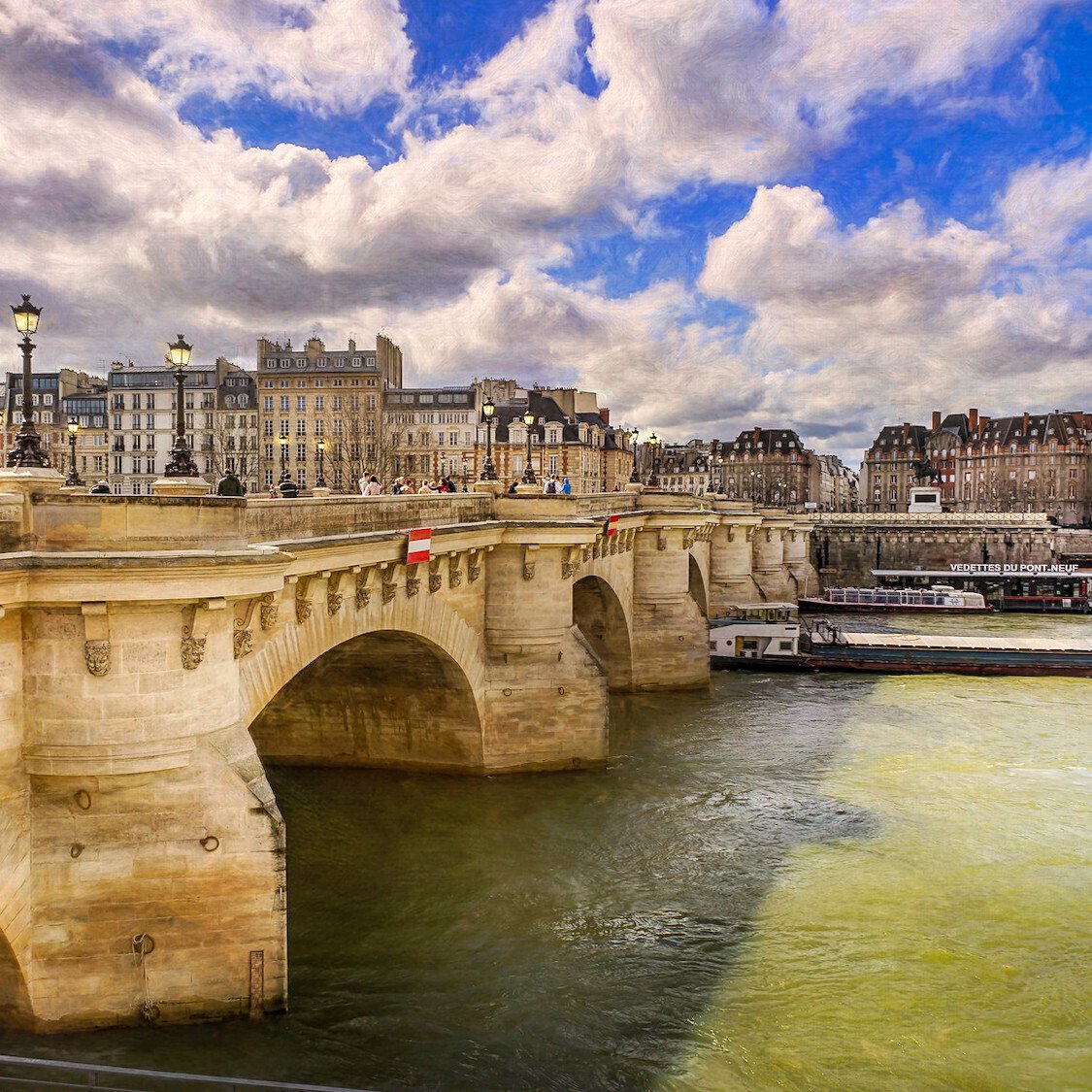 paris-pont-neuf-seine-ciel-bleu-nuages-peitons-tou