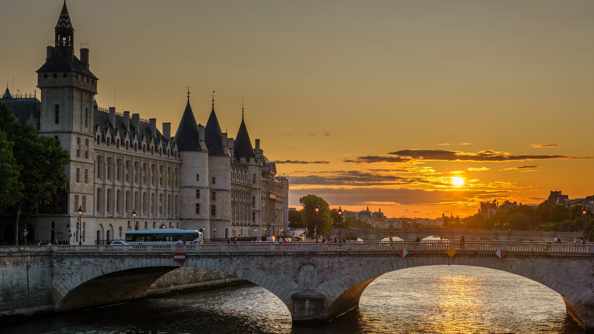 iergerie-paris-coucher-soleil-seine-qauis-pont-pri