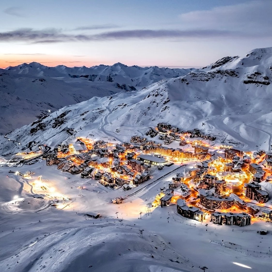 vue-montagne-enneigee-val-thorens-drone-2-2000