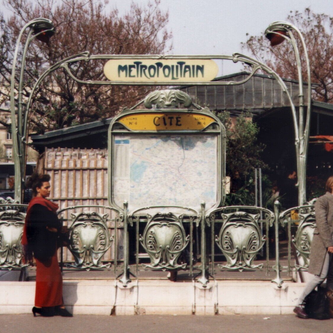 metro-paris-station-cite-arret-ligne-4-ligne-3-tra