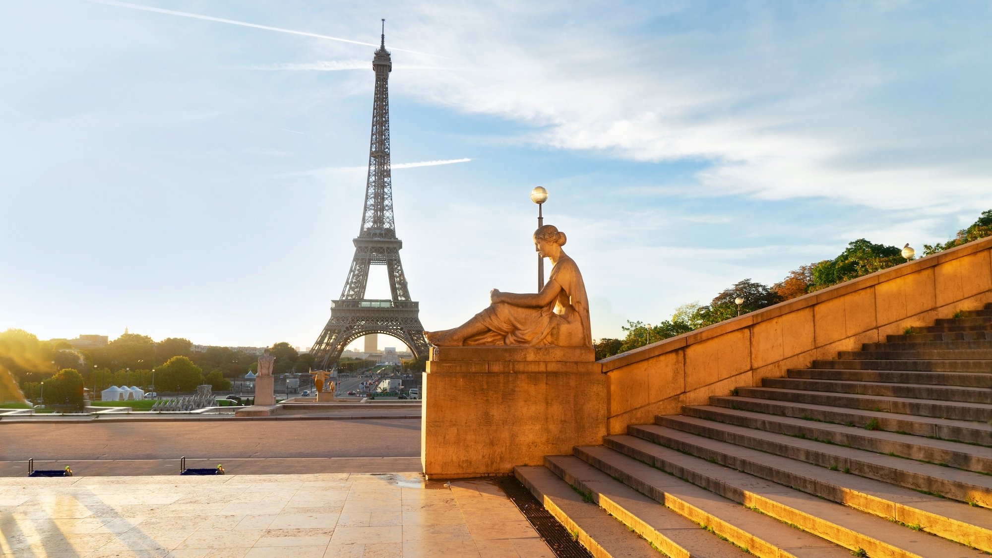 paris-ciel-bleu-tour-eiffel-quais-trocadero-qualit