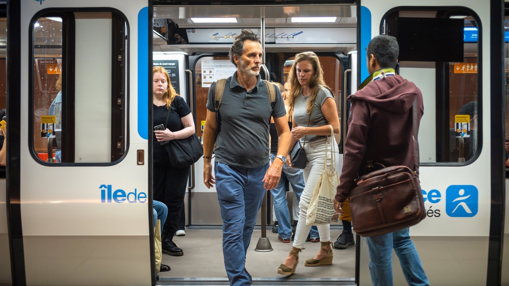 metro-paris-quai-nouvelle-rame-ligne-11-passagers-