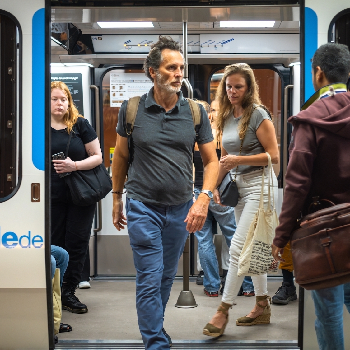 metro-paris-quai-nouvelle-rame-ligne-11-passagers-