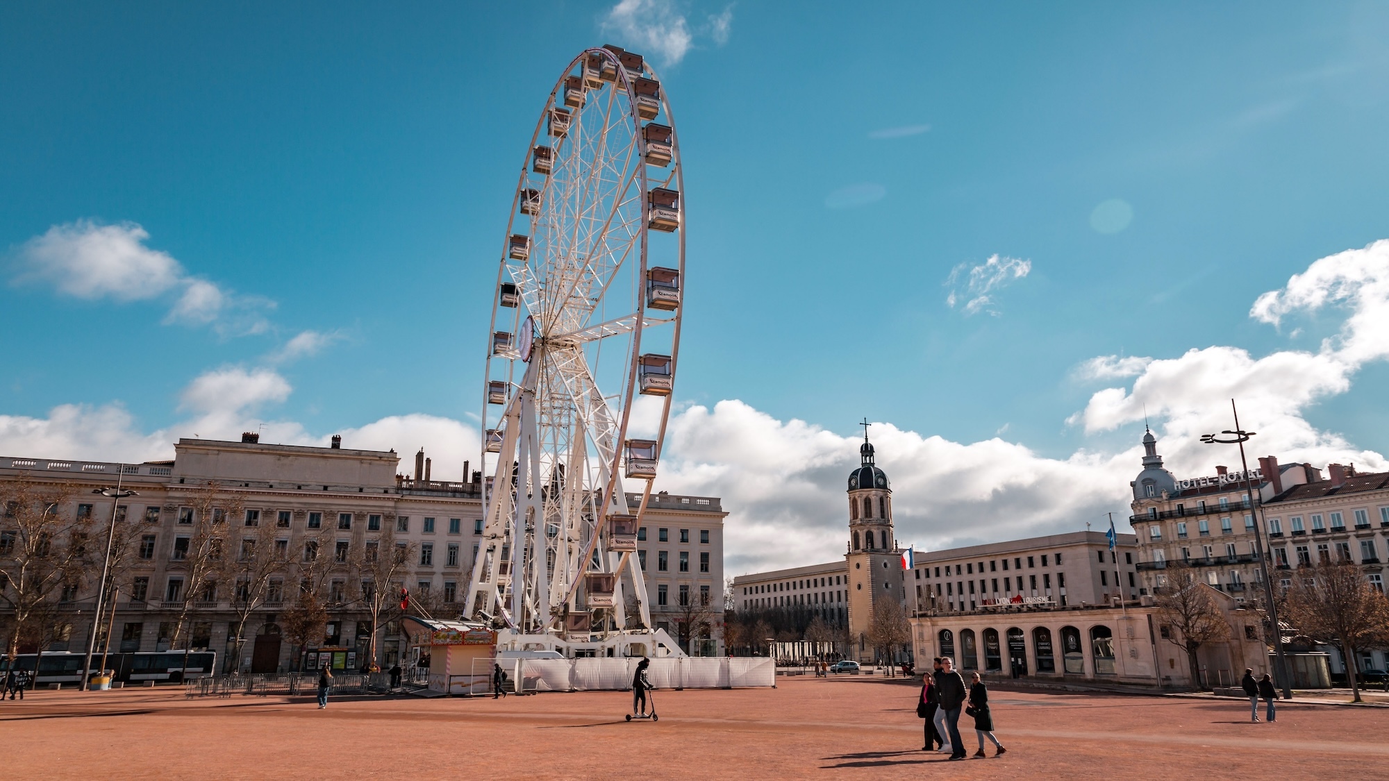 Une dégustation perchée dans les nacelles de la Grande roue de Lyon ce vendredi ! grande-roue-lyon-degustation-apero