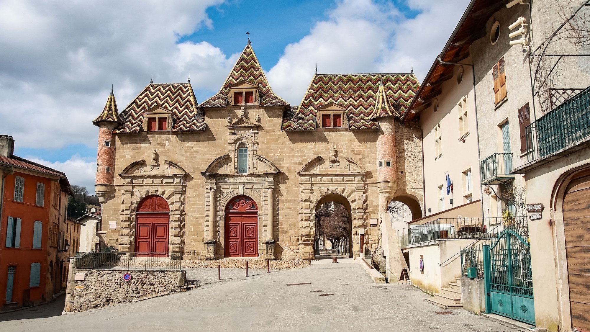 saint-antoine-abbaye-village-prefere-francais-2025