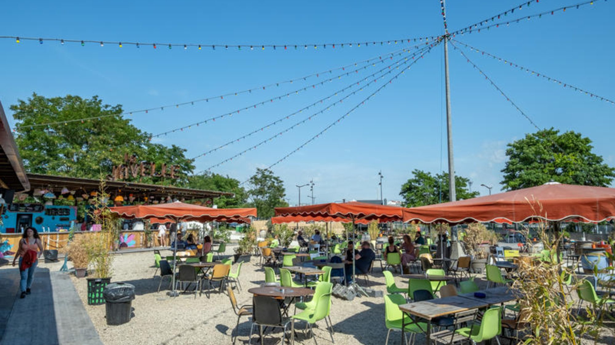bercy-encore-tiers-lieu-soleil-paris-ete-parasol-l