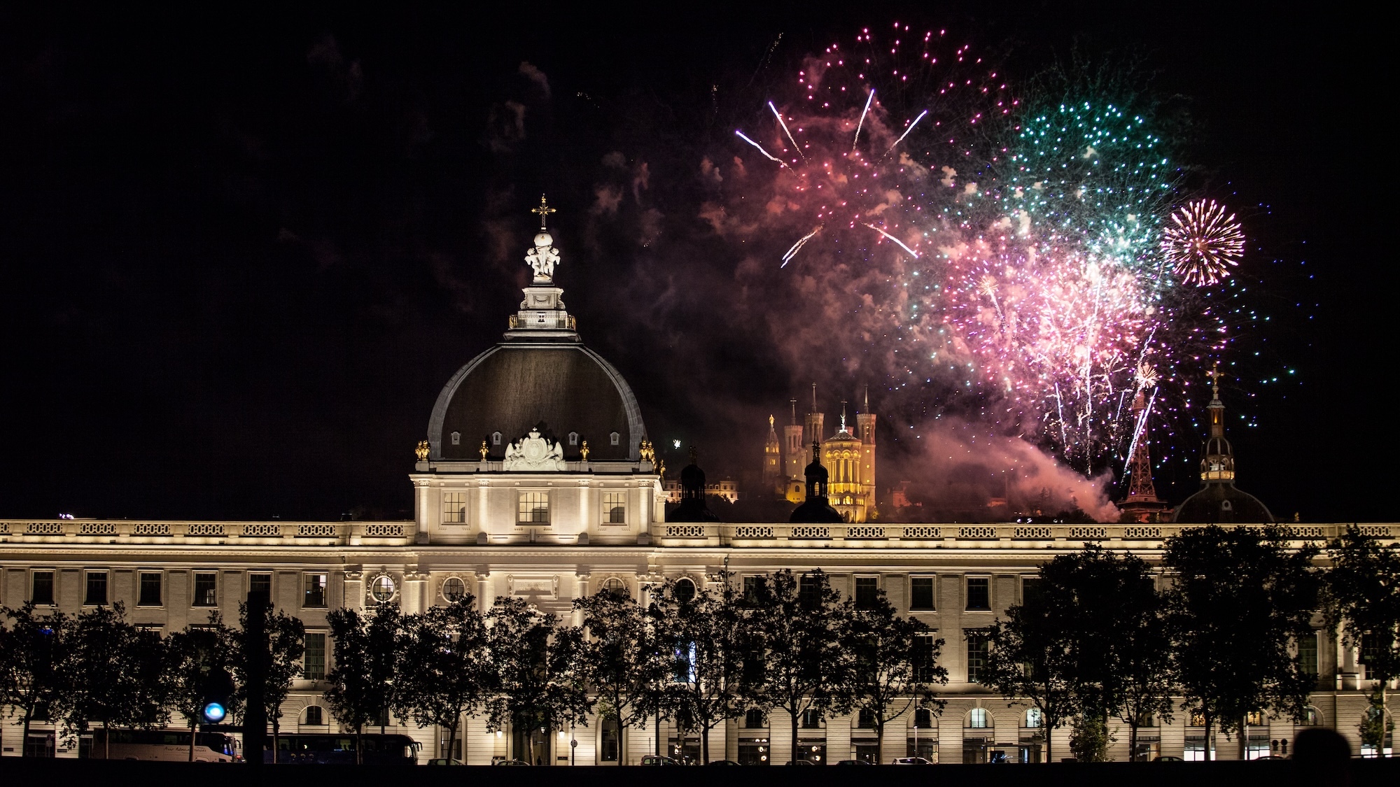 feu-artifice-defile-securite-festivites-14-juillet