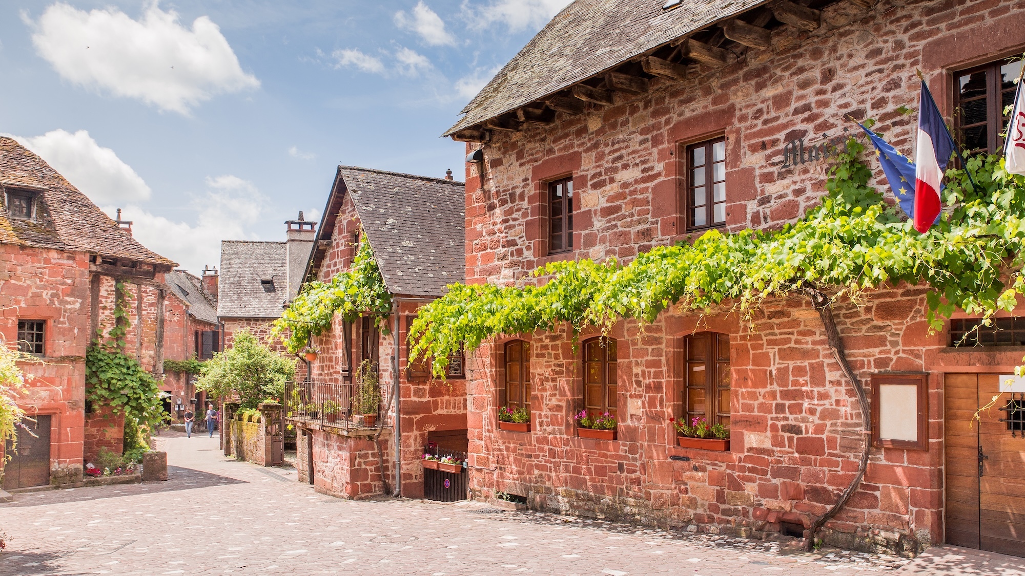 collonges-la-rouge-village