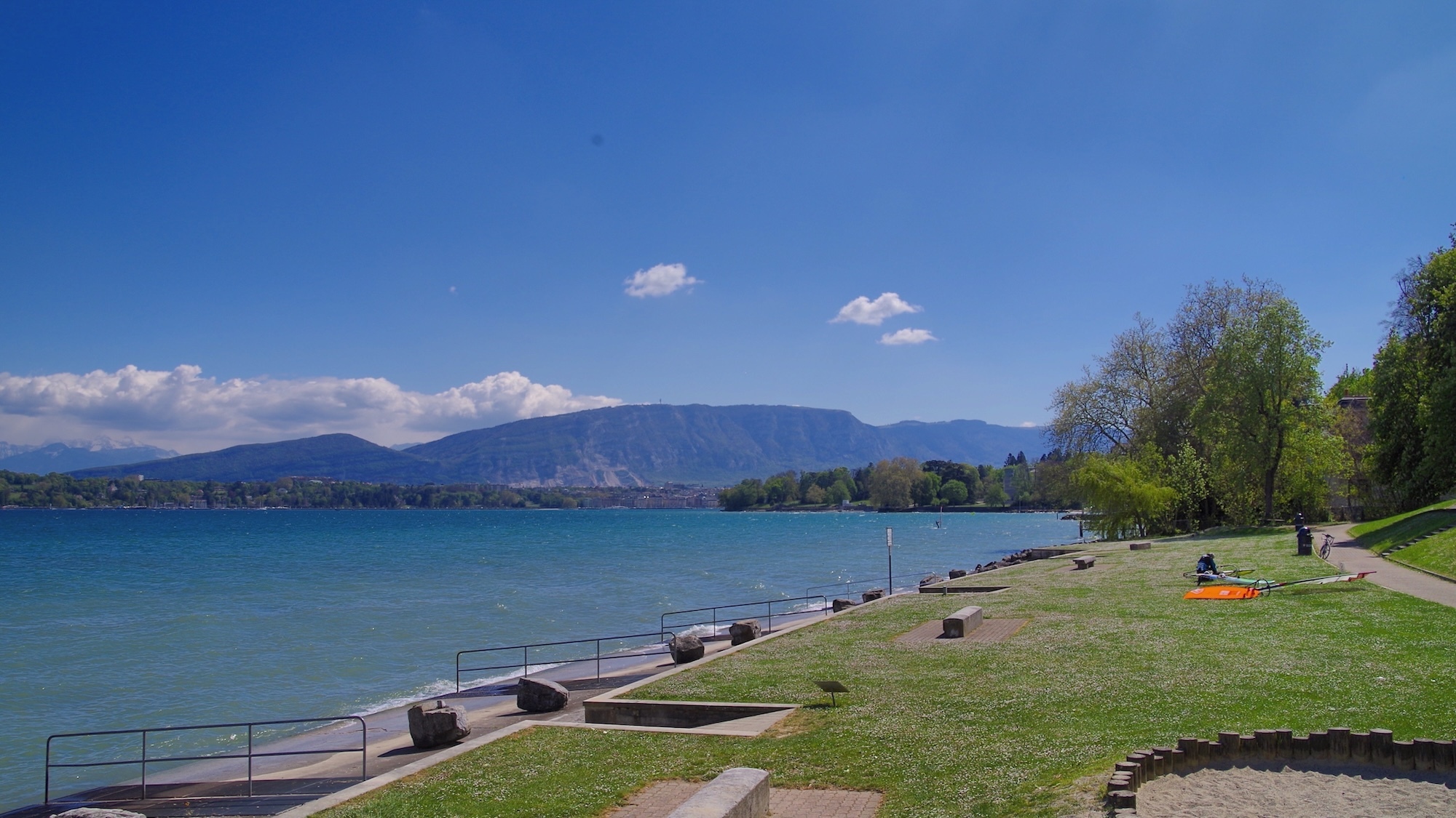 la-plage-du-reposoir-a-pregny-chambe-sy