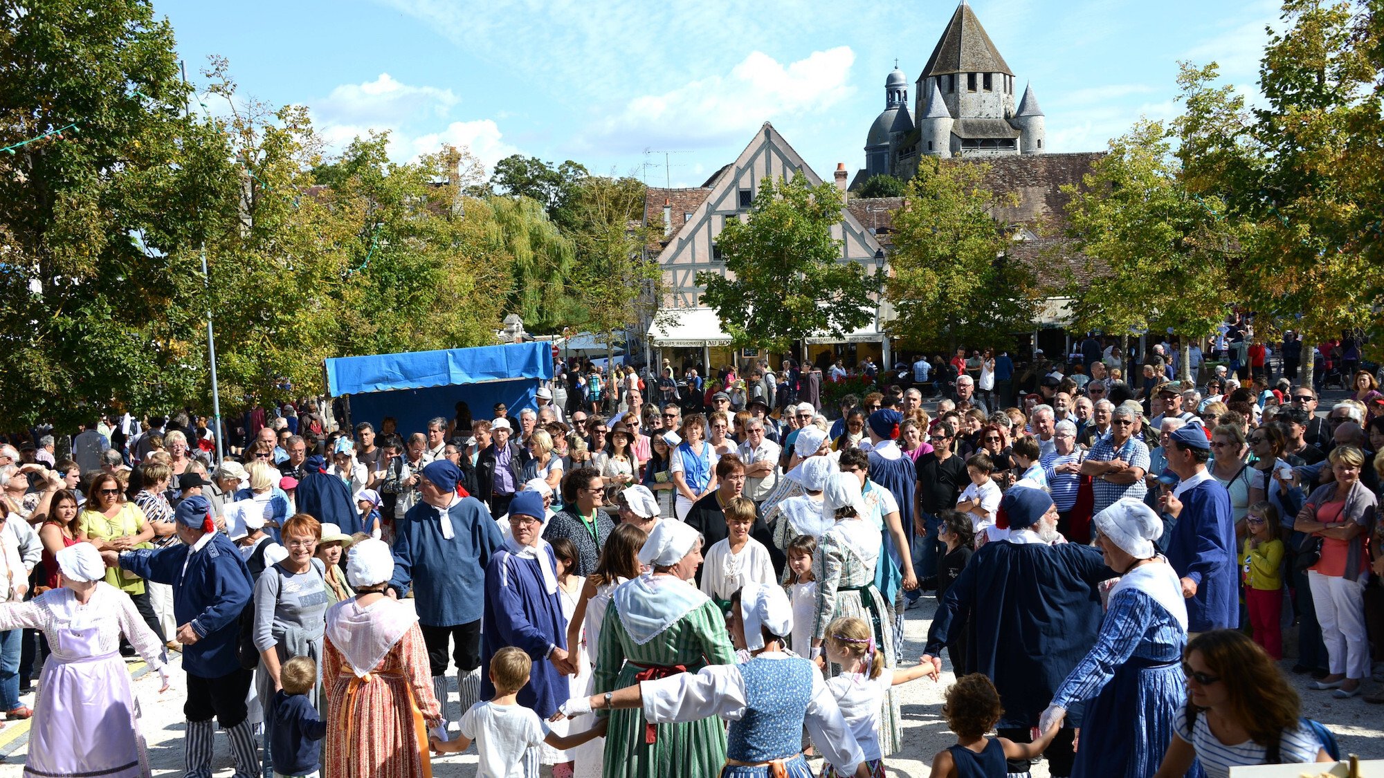 provins-fete-moisson-ville-medieval-costume-tradit