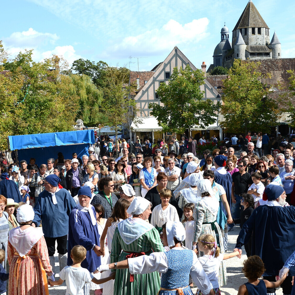 provins-fete-moisson-ville-medieval-costume-tradit