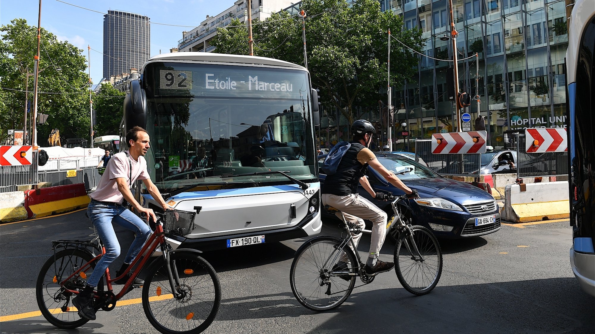 bus-velo-paris-tension-voitures-travaux-bordel-sol