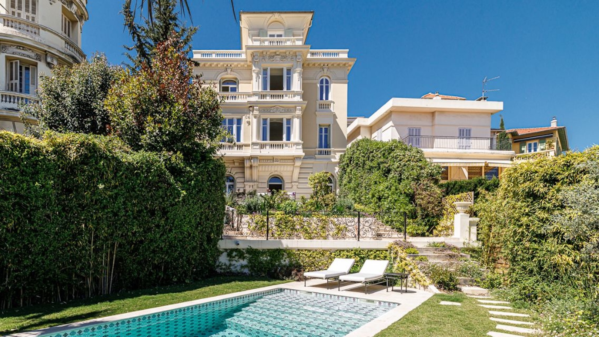 Cette incroyable villa au passé historique est à vendre pour 4,35 millions d’euros à Nice villa-lucioles-nice-vente-nice-1