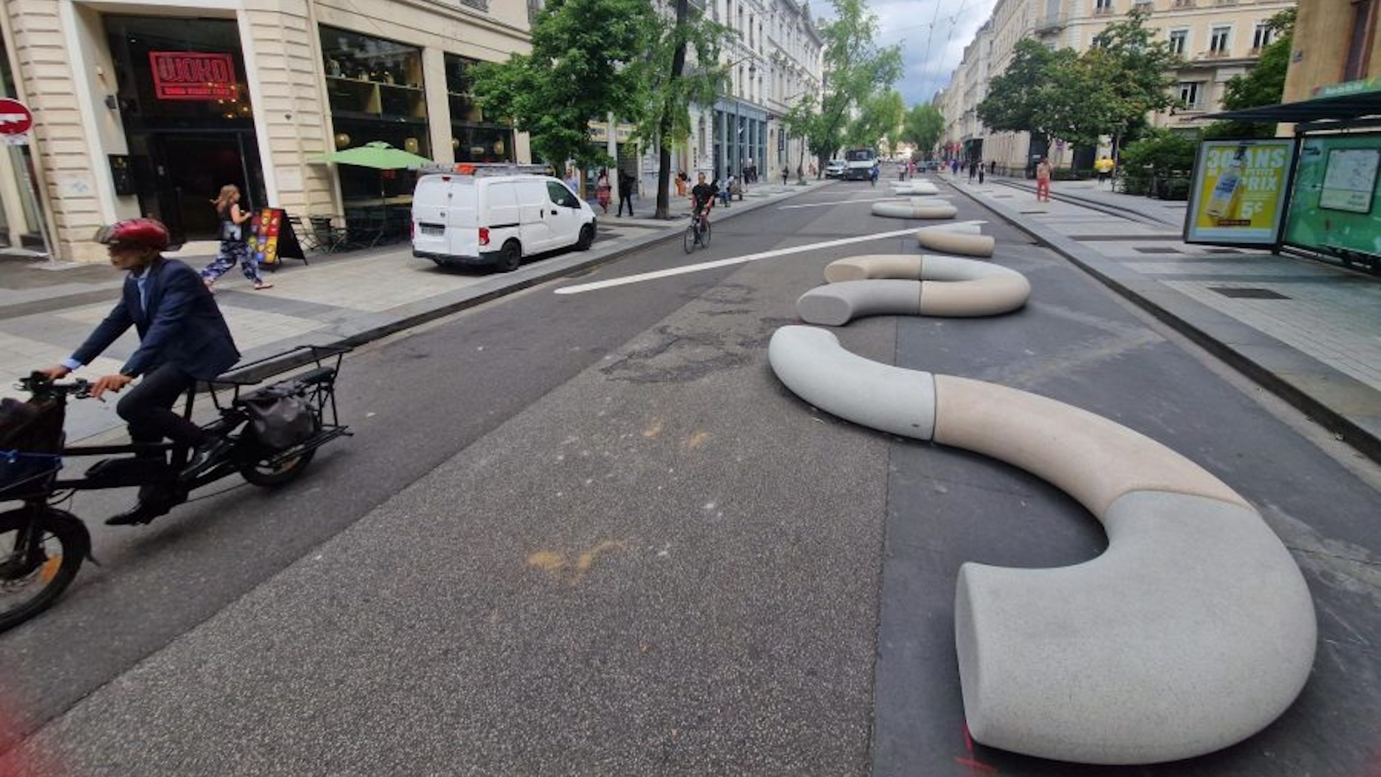 lyon-bancs-rue-republique-polemique