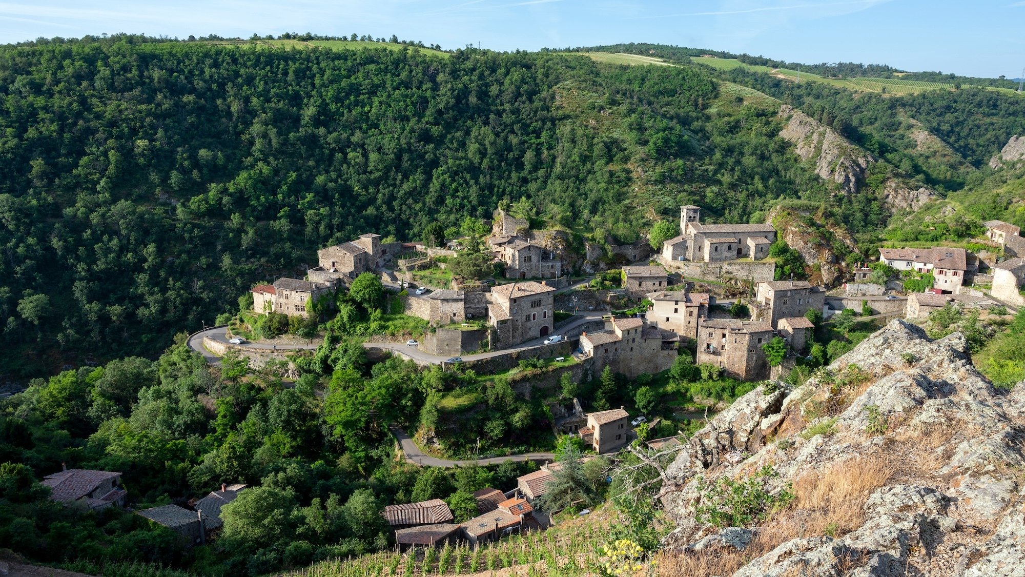 malleval-village-medieval-cascade