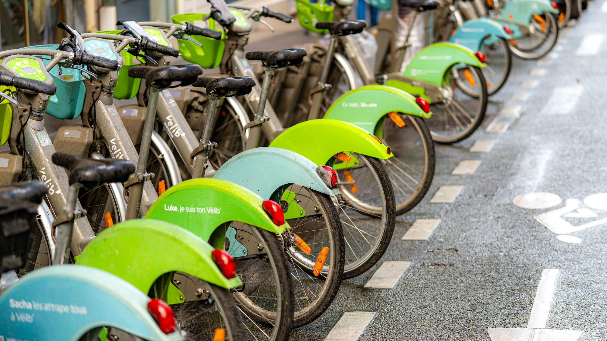 velib-electrique-bleu-mecanique-vert-paris-station