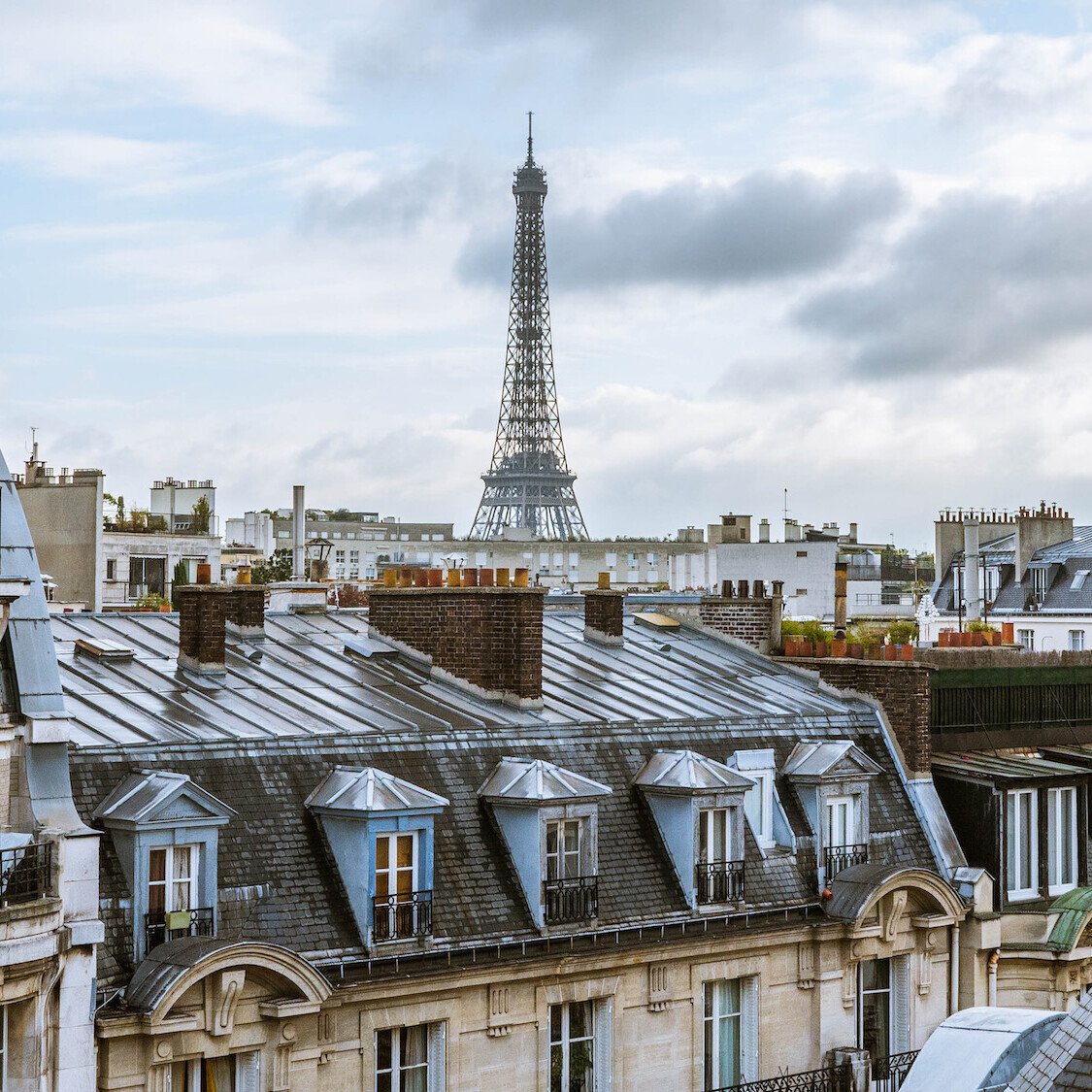 meteo-paris-ciel-gris-juin-2025-toits-paris-ciel-t