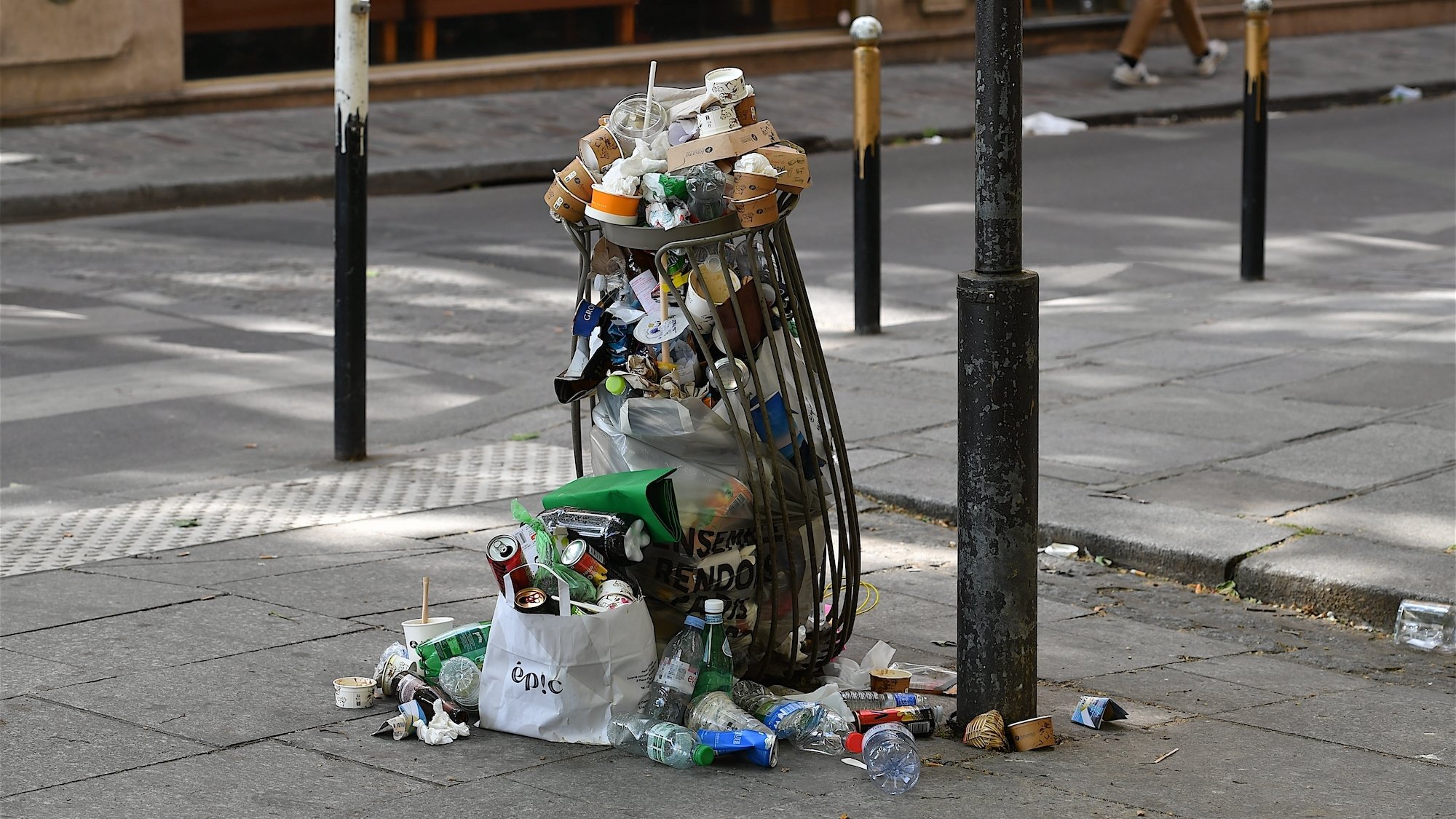 poubelles-retrait-suppression-dechets-sale-le-bonb