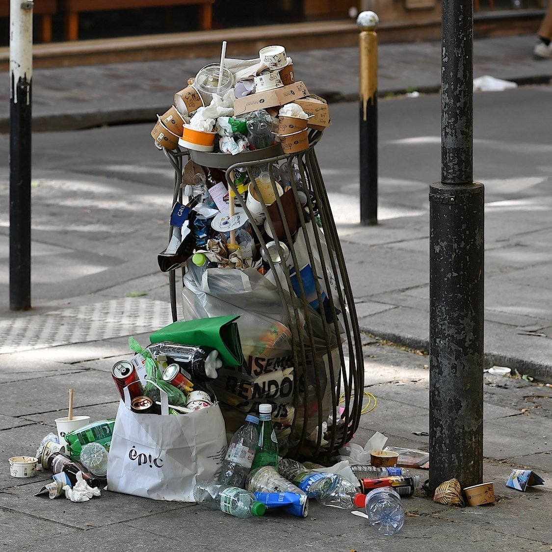 poubelles-retrait-suppression-dechets-sale-le-bonb