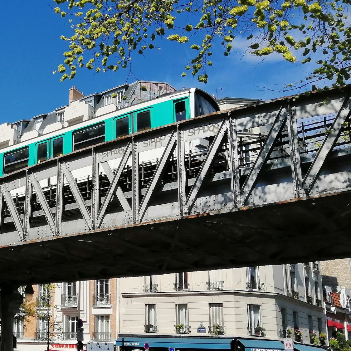 ligne-6-station-cambronne-fermee-3-mois-le-bonbon-