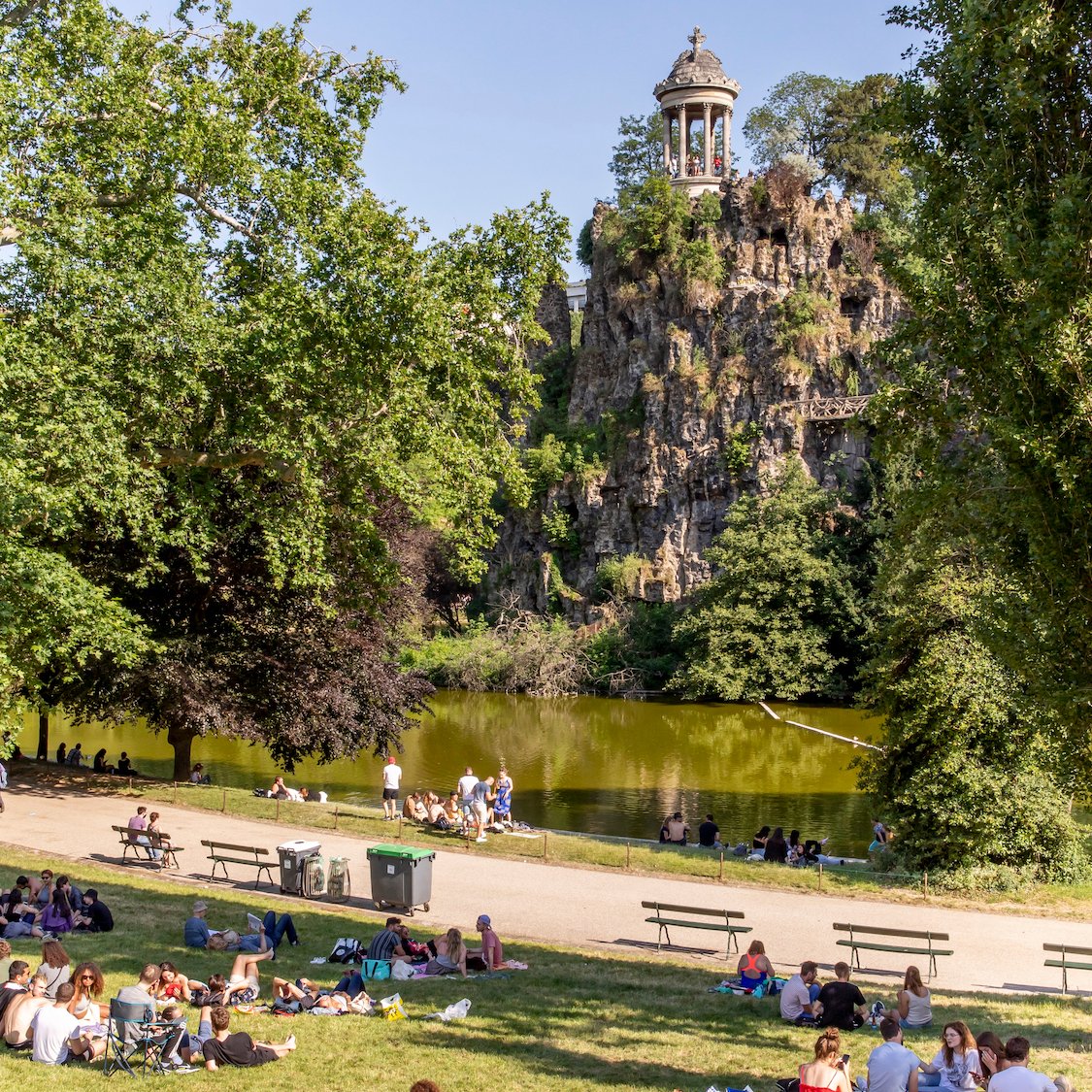 buttes-chaumont-parcs-ouverts-toute-la-nuit-paris