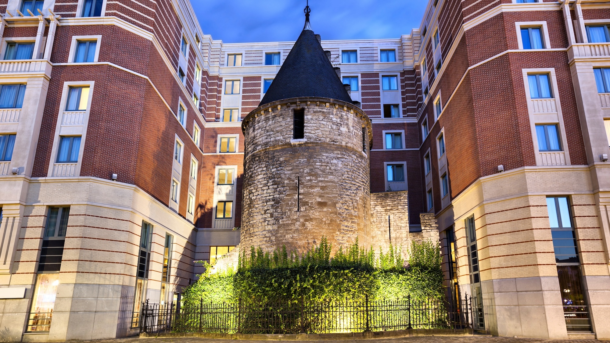 tour-noire-bruxelles-medieval