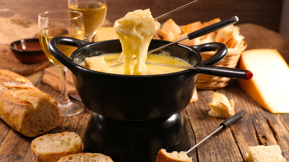 What is the traditional recipe for Comtoise Fondue? | Le Bonbon What is the traditional recipe for Comtoise Fondue? | Le Bonbon