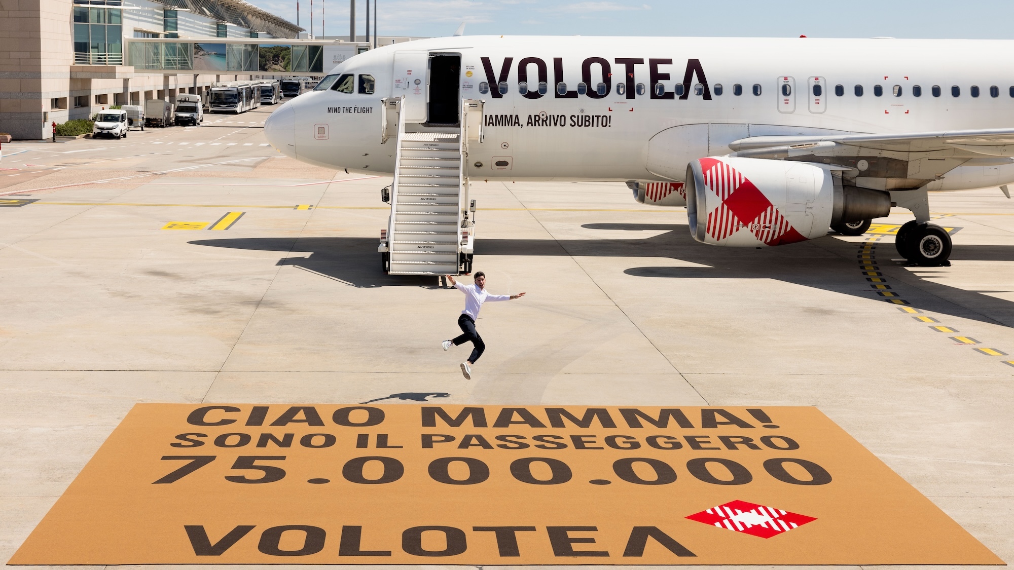 volotea-75m-pax-official-photo