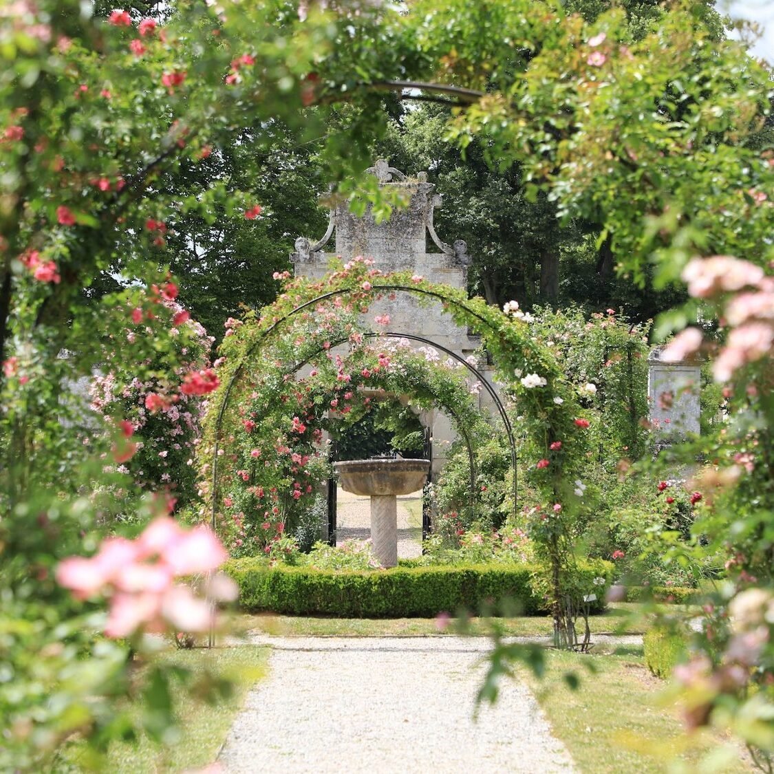 roseraie-abbaye-royale-domaine-chaalis-1h-paris-le