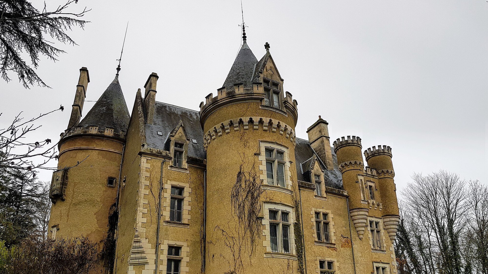 chateau-fougeret-hante-2h-paris-le-bonbon