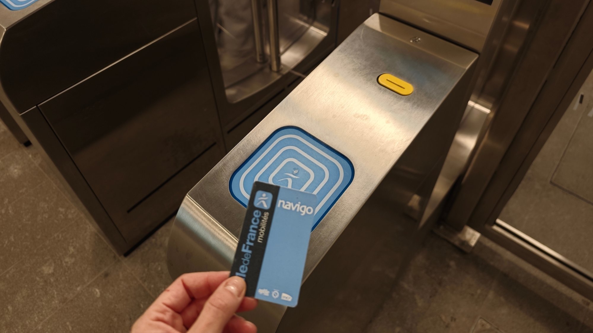 pass-navigo-liberte-plus-telephone-juin-le-bonbon-