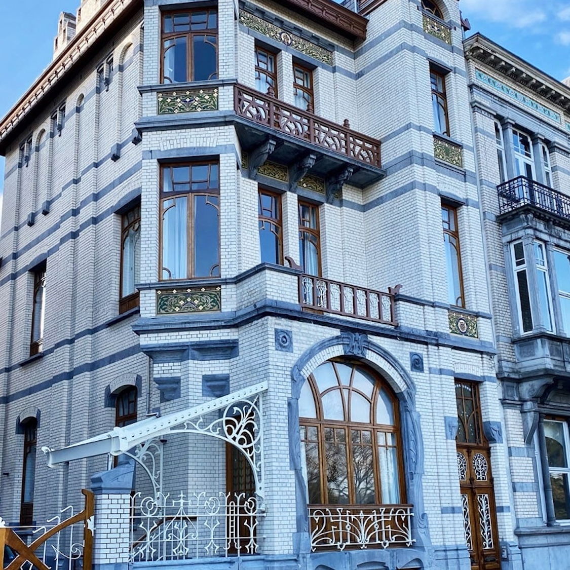 art-nouveau-villa-de-rooster