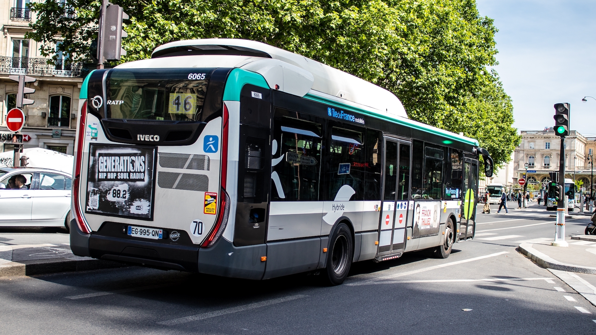 nducteur-bus-refuse-passage-re-tenue-le-bonbon-par