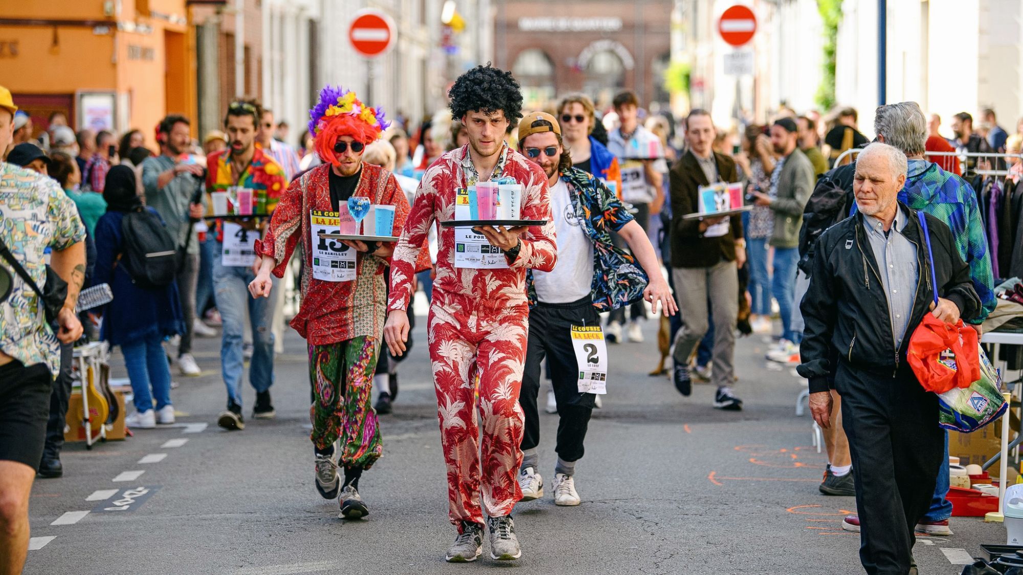 course-garcon-cafe-braderie-vieux-lille