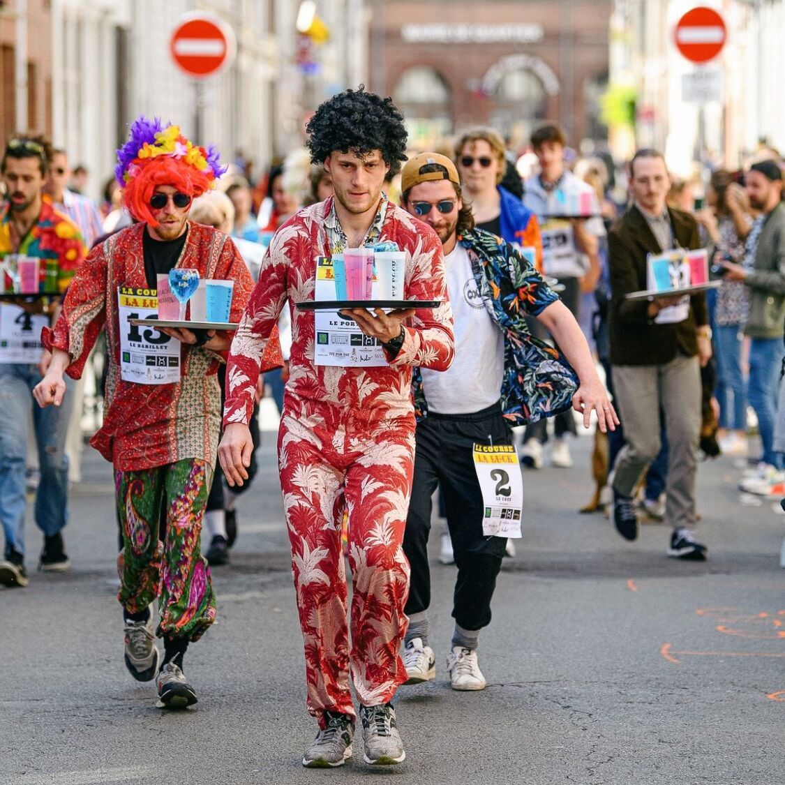 course-garcon-cafe-braderie-vieux-lille