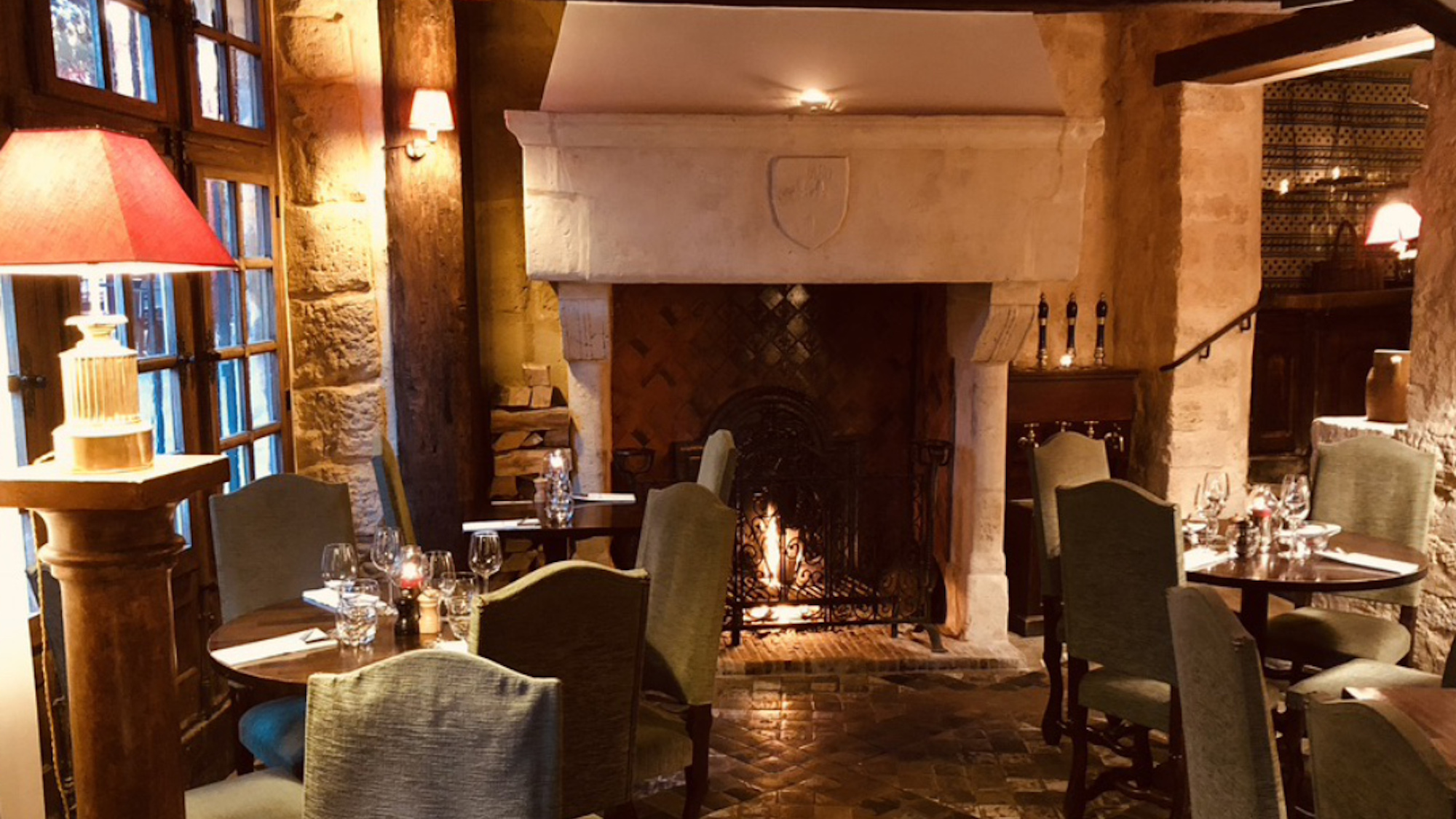 8 endroits où se lover près d'un feu de cheminée à Paris 5f8aa51f5b341655b8fdcd0e-banniere-sites