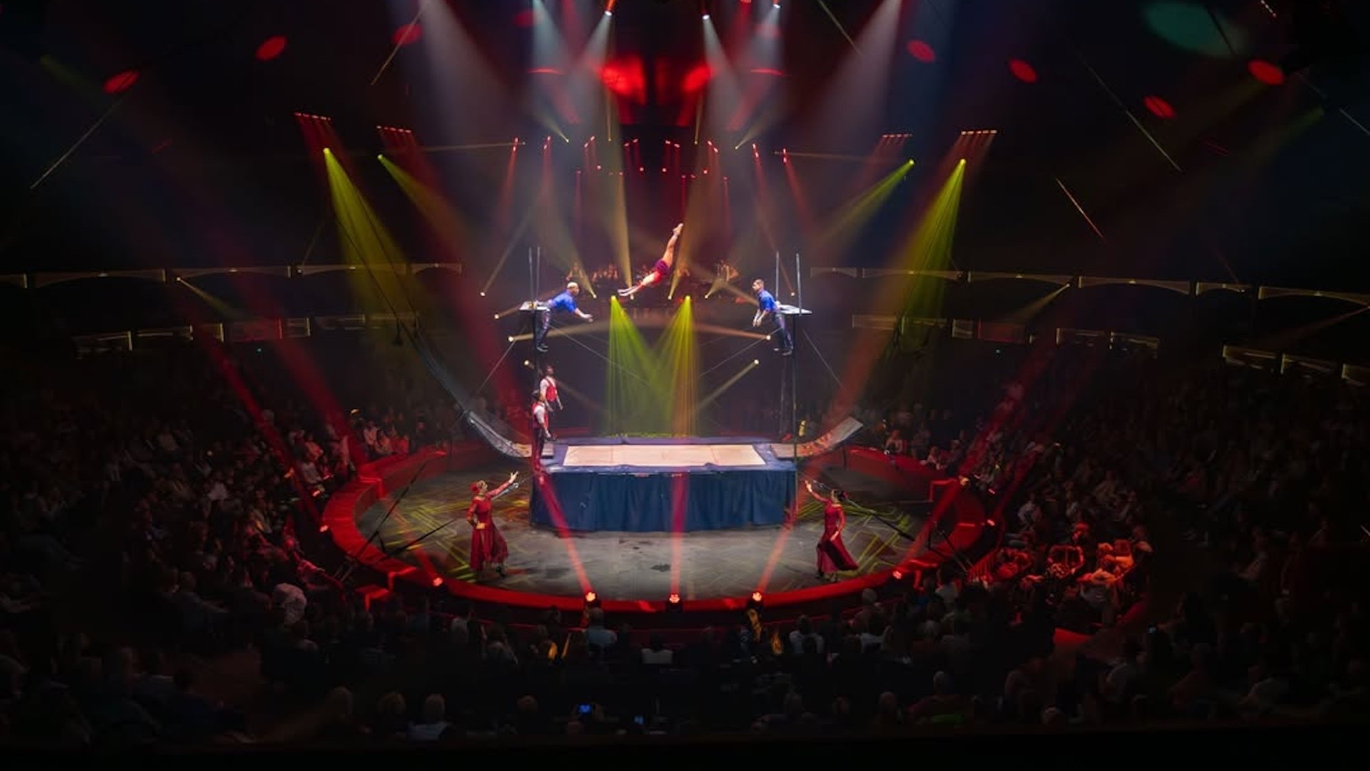 This mythical and magical circus is setting up in Paris for two weeks! cirque-arlette-gruss-paris