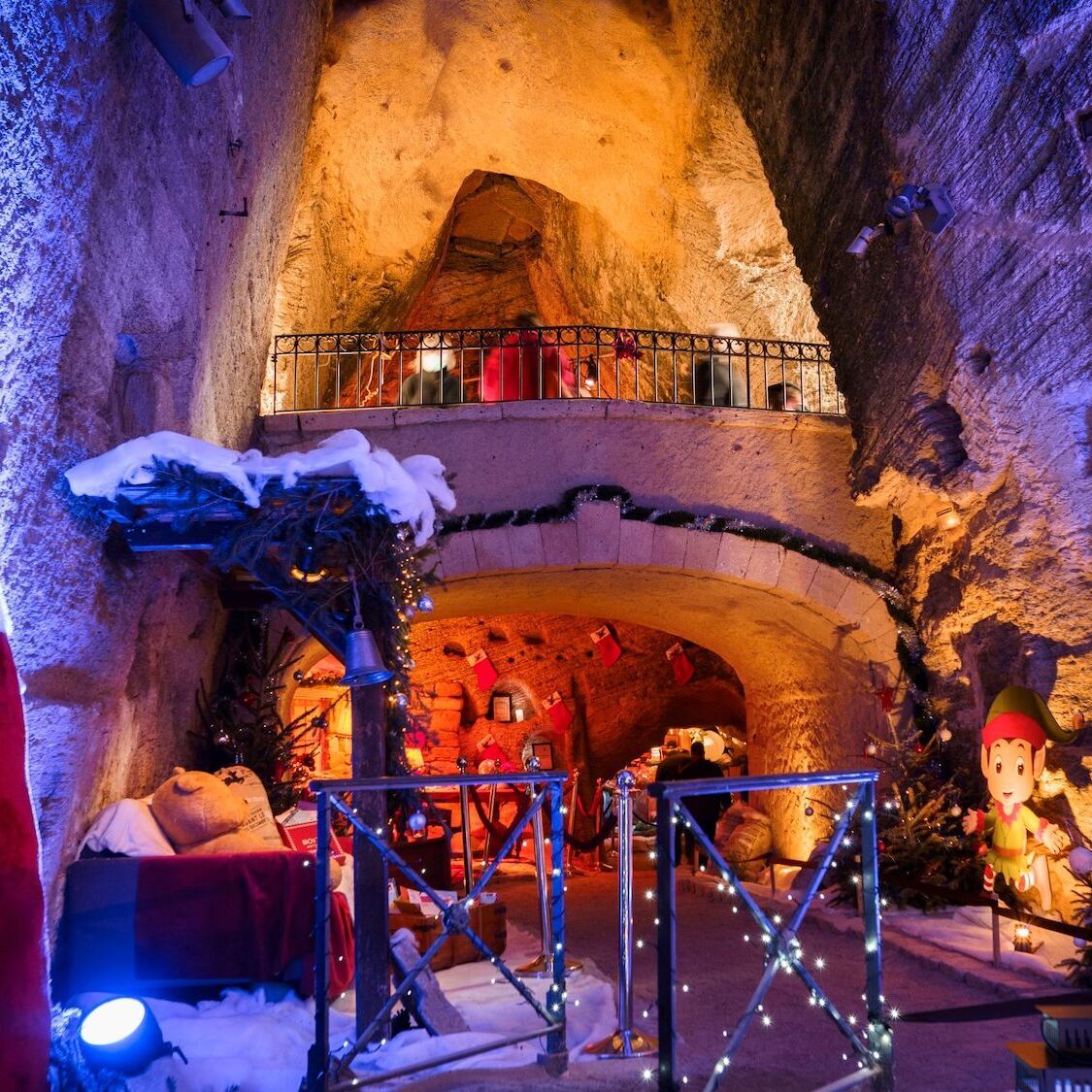 Ce marché de Noël magique se trouve dans des grottes troglodytes doue-anjou-marche-noel-grottes-troglodytes-le-bonb