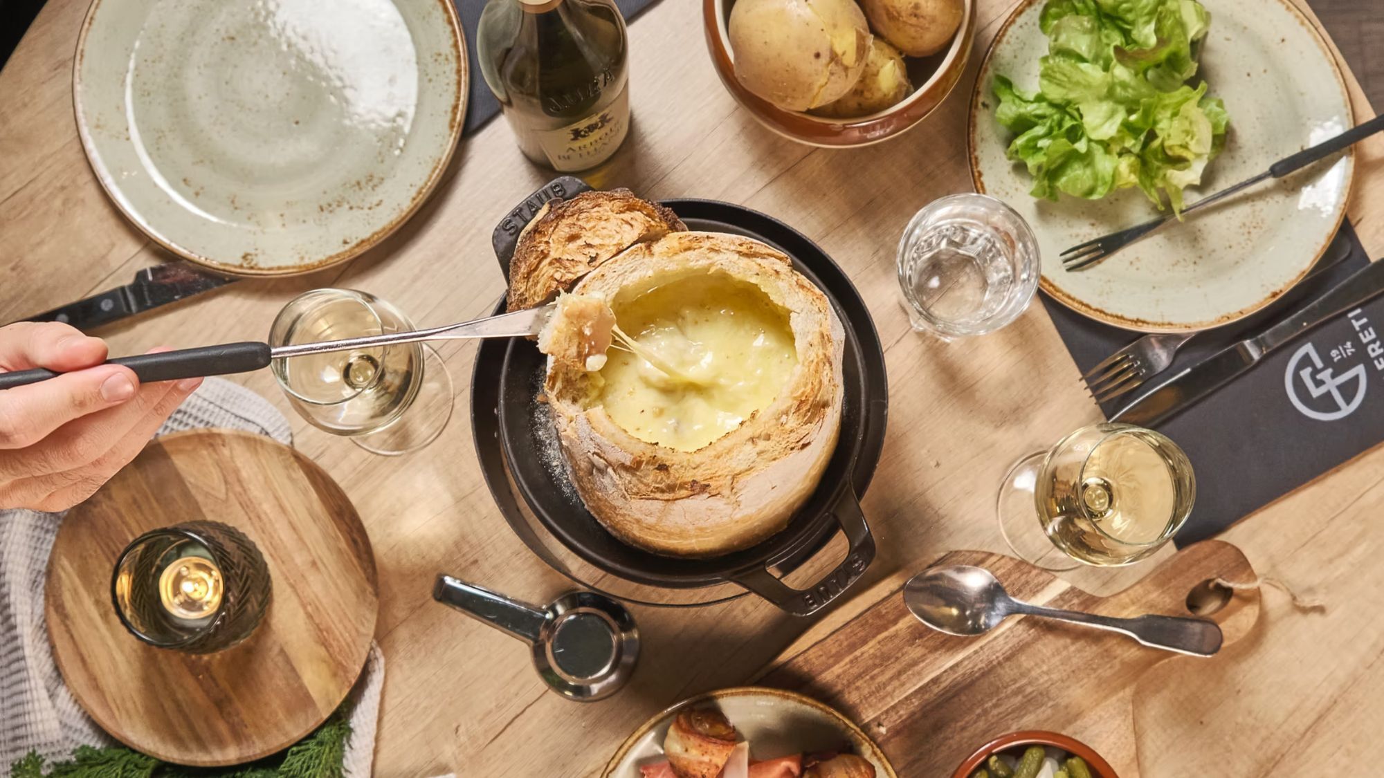 le-freti-fondue-boule-de-pain-annecy-geneve