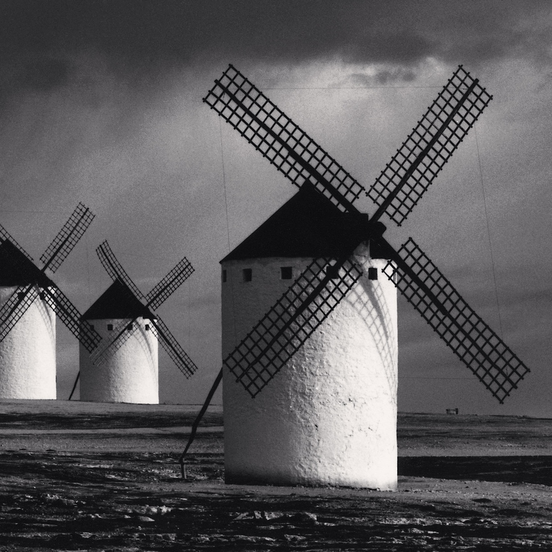 Au Mucem, Don Quichotte s’expose entre rêve et rire 14-michael-kenna-don-quichotte-etude-1-1996-michae